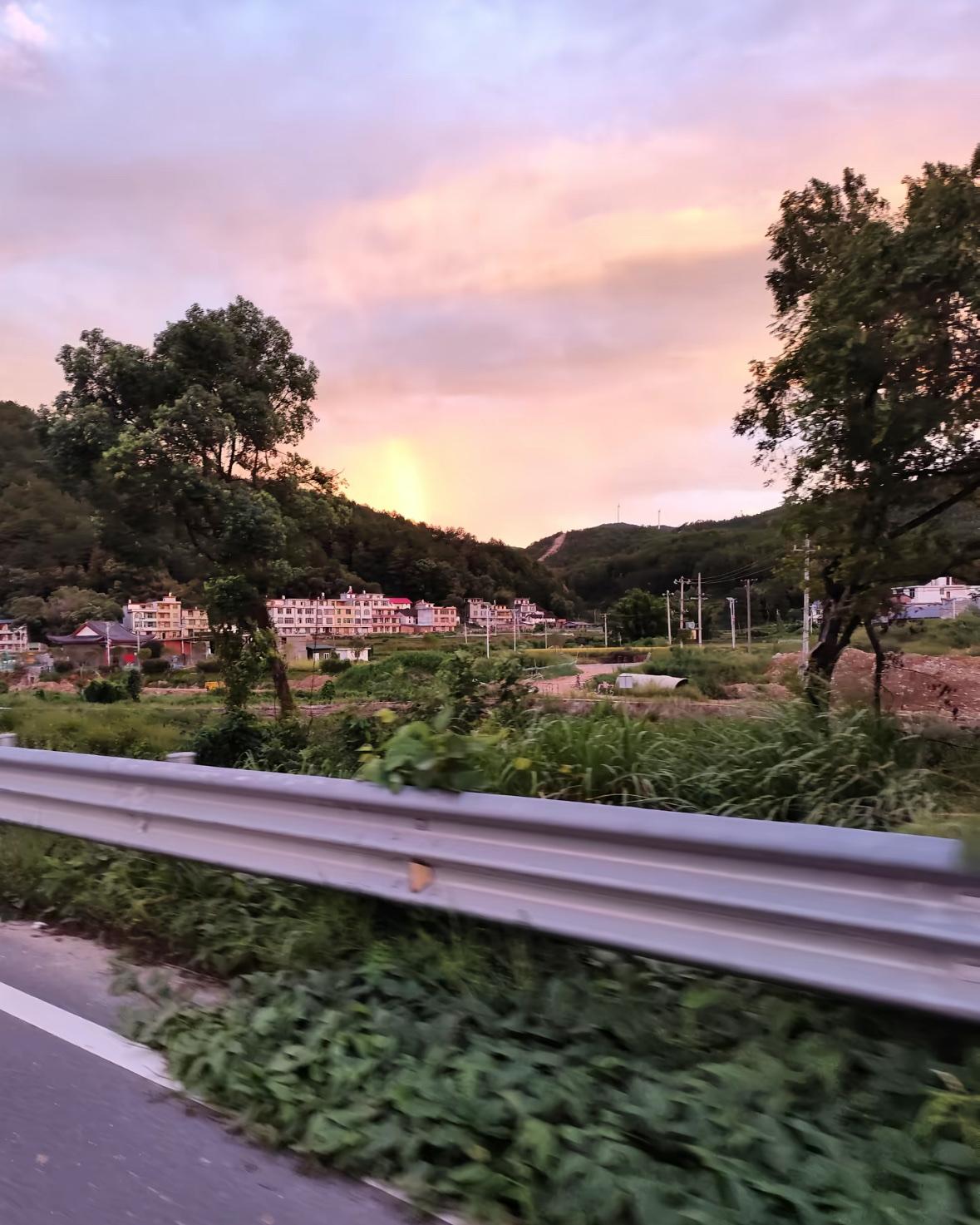 50岁以后，老年同学相聚，日子宽裕与拮据，差别真的很明显年纪越