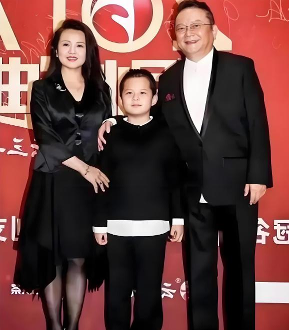 1997年，王刚花200万送女儿出国留学，没想到她却要嫁给老外，王刚极力反对，不