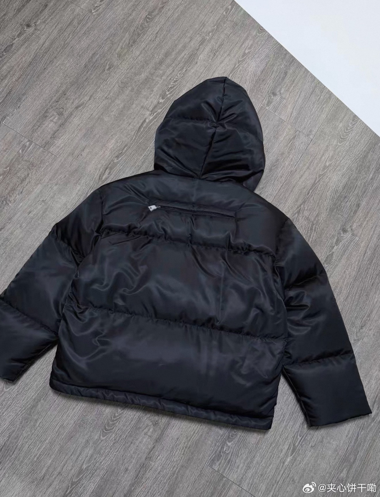 原来莎莎昨天穿的是Prada