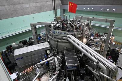 中国的“人造太阳”，全超导托卡马克核聚变实验装置（EAST）就像个“巨罐”，汇聚
