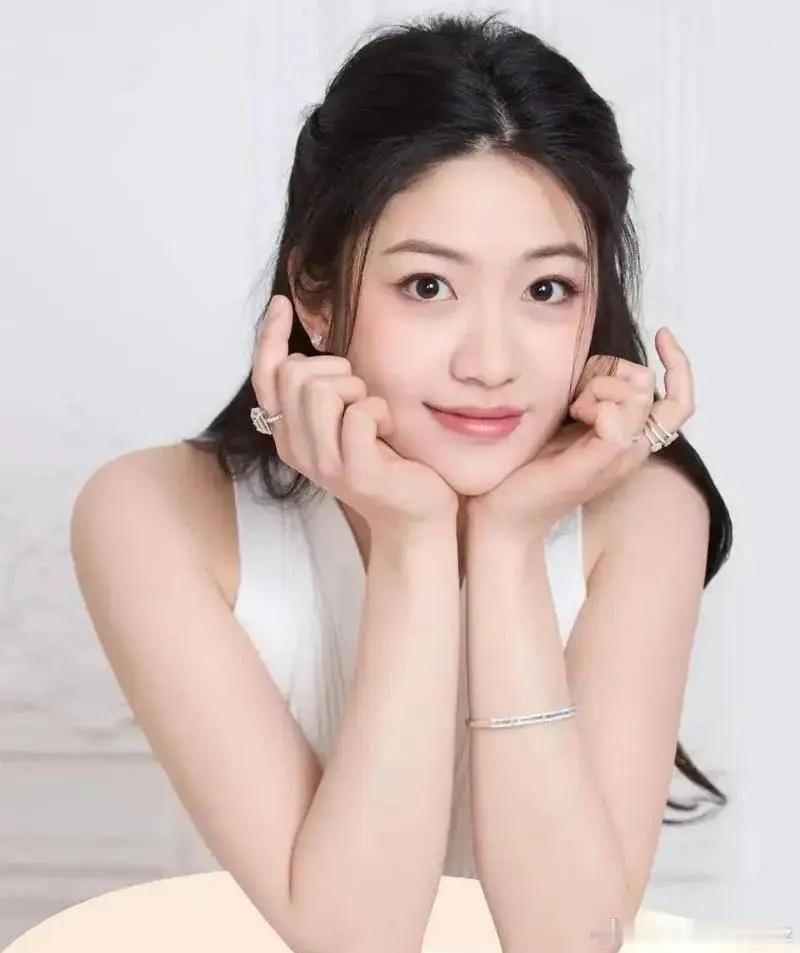 周奇向涵之光速分手！生日会期间订399酒店，粉丝：塌房猝不及防开年最抓马恋情