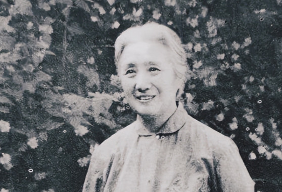 1950年，宋时轮在上海一家饭店用餐，可就在点菜的时候，他突然从服务员口中得知了