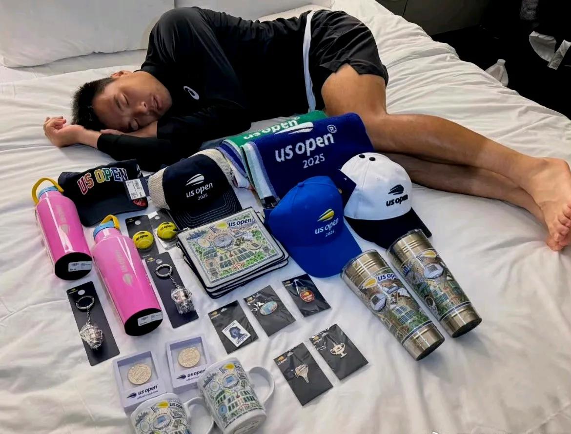 孙发京发文告别美网：“一场雨给我浇发烧了，再见了纪念品很一般的美网。”虽然孙发