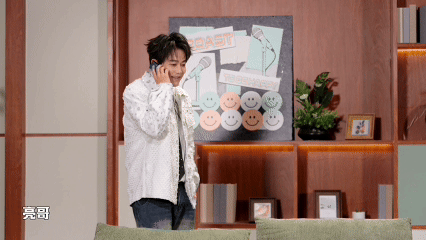 王铮亮上春晚苏醒酸了王铮亮的春晚经历真的太凡尔赛了，一句话让苏醒的大活儿瞬间掉