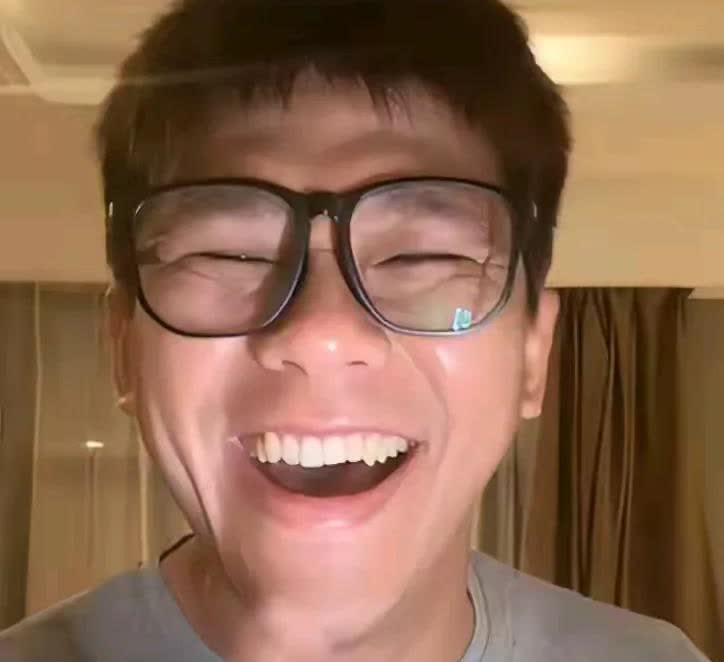 无语，S妈现在连装都不肯装了，近日，葛斯齐爆料，豪宅珠宝被洗劫一