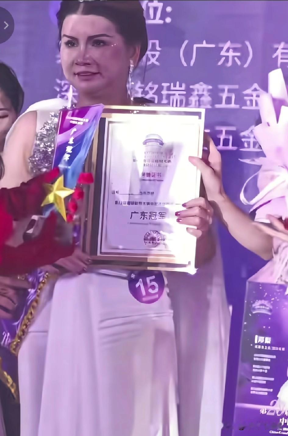 网友:辽宁冠军出来，我忍了；四川选美冠军出来了，我还是忍；华南选美冠军出来了