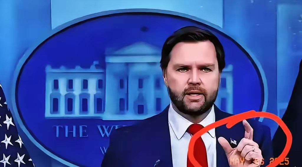 万斯：表示，中国的高铁不过是“把火车跑快了”！中国在极端环境下全线重联成功测试，展现高铁实力。中国的