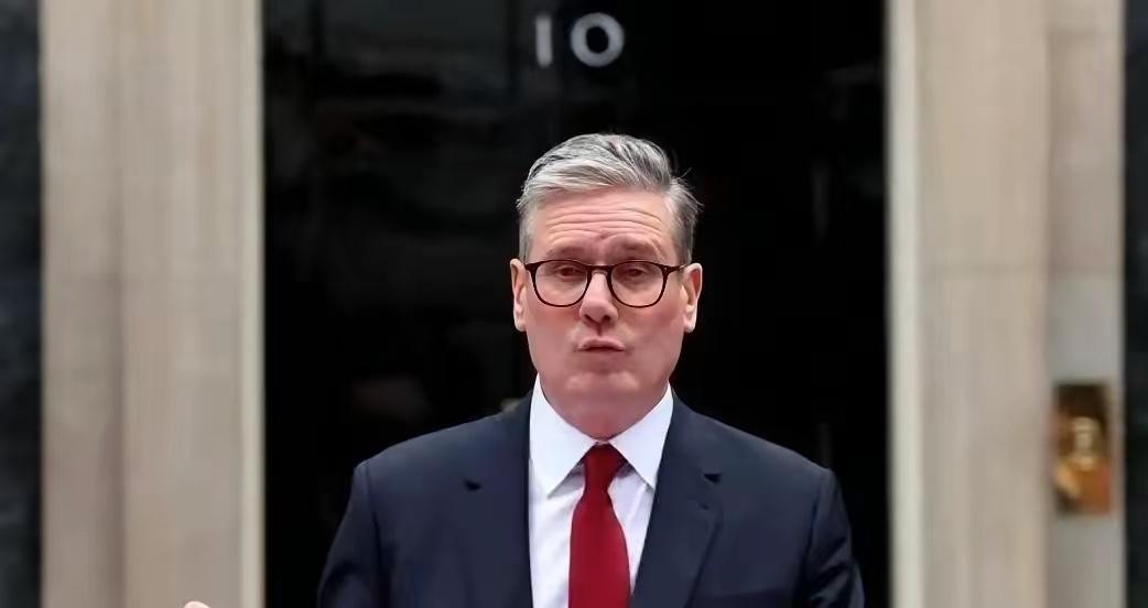 英国首相斯塔默的一句话，让远在万里之外的国际商界彻底炸了。这话听着真让人心里