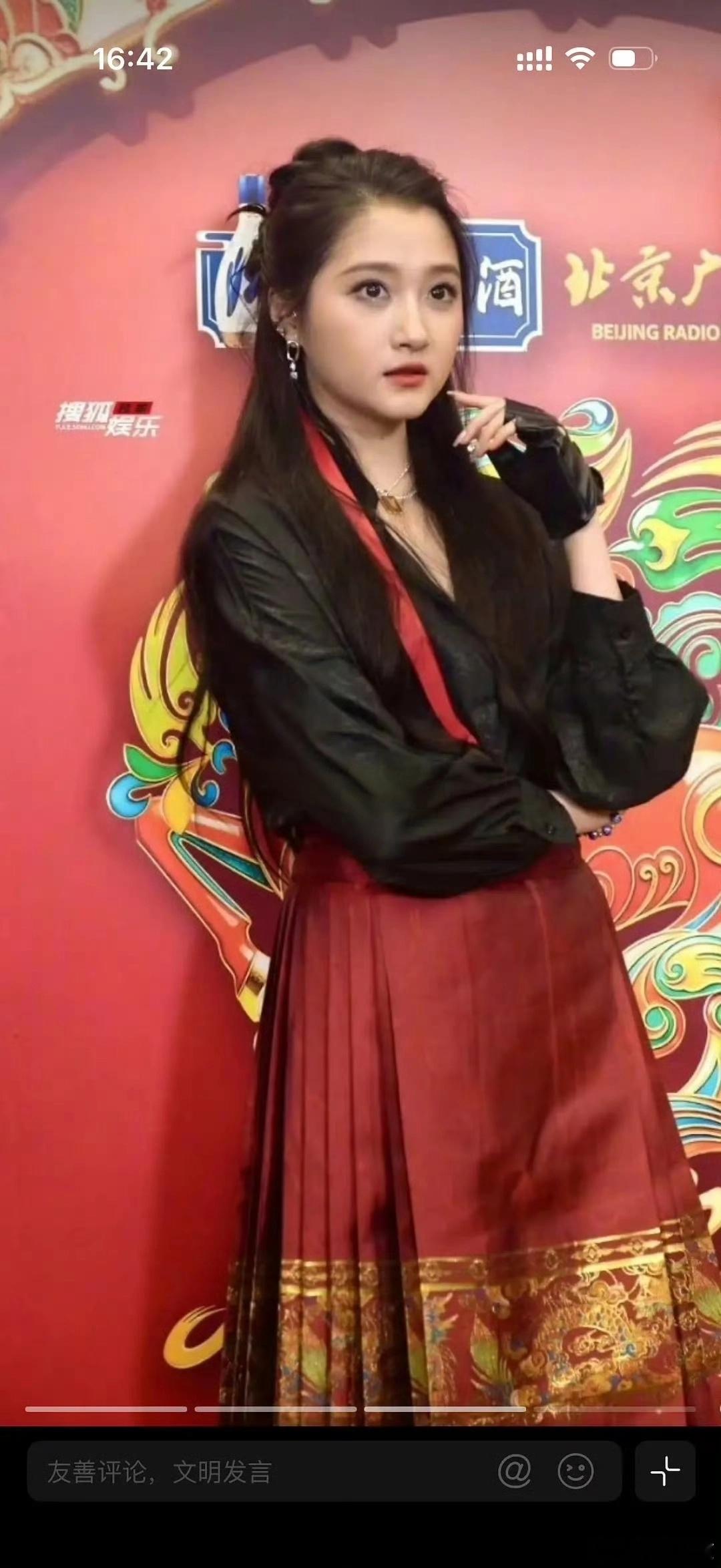 关晓彤昨晚红毯状态