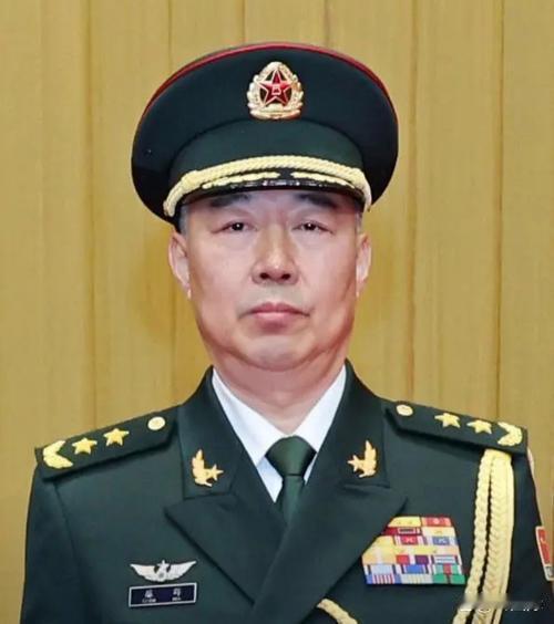 军衔晋升的终极难题！三道门槛难倒硬汉，原因扎心军官晋升路上，有三个军衔堪称