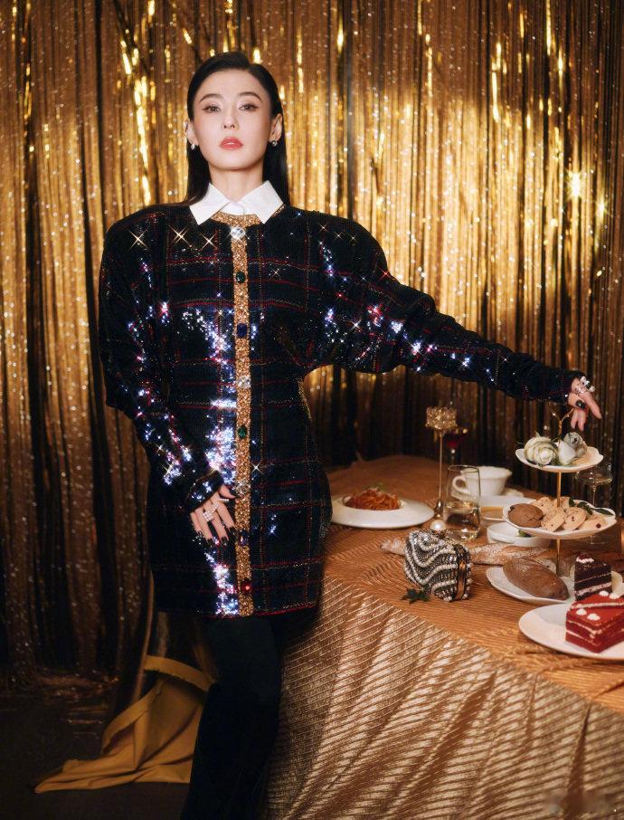 张柏芝贴头皮黑长直张柏芝这贴头皮黑长直造型真的狠狠踩在我心尖上！乌黑柔顺的长发