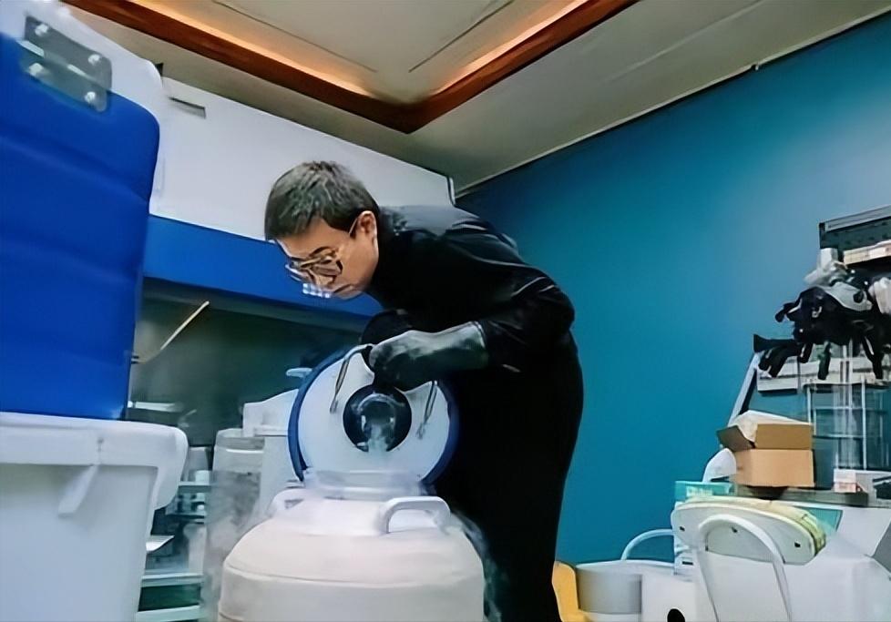 真是奇迹！云南仅仅高中学历的爸爸，百般为患罕见病的儿子求医无果后，竟然开始自制药