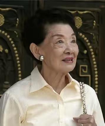 这是“云南王”龙云之独女龙国璧照片，2010年8月11日，82岁高龄的龙国璧女