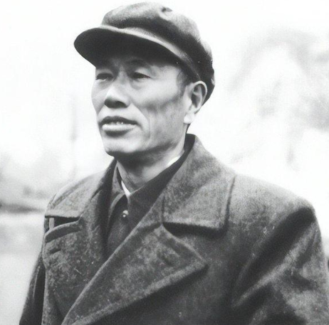 1959年，有人好奇：彭德怀脾气出了名的大，志愿军不少高级将领，包括副司令洪学智