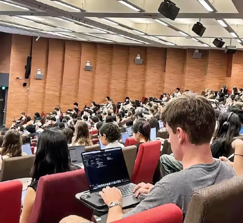 浙江大学：留学生不再单独宿舍，统一管理四人间，取消每年最高5万元奖学金，改为按成