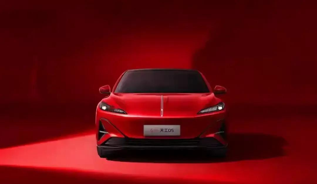 红旗把新车天工05价格定在98万起，转头就请孙颖莎站台，现场直接打出“冠军同款