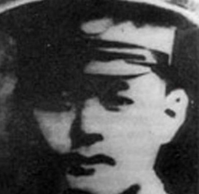 1982年，53岁的许民庆突然被政府告知，“你的父亲是开国元勋”。而在此之前，他