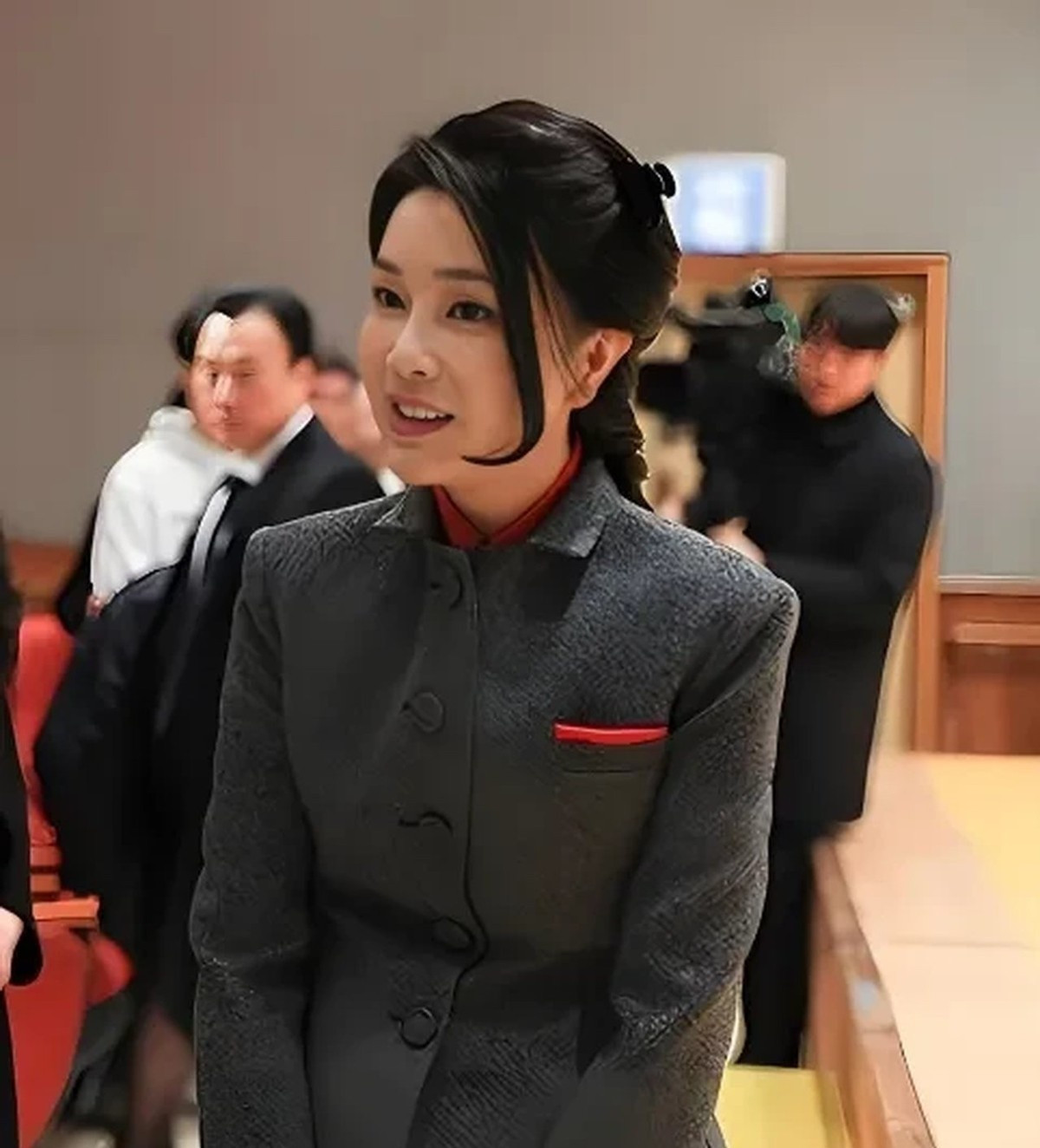 金建希这下真摊上事了！尹锡悦被特别调查组正式起诉，看起来证据已经非常充分