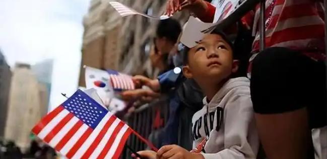 如果中国真的那么好，为什么有大批中国移民到美国？在我看来，就相当于吃惯了妈妈做的