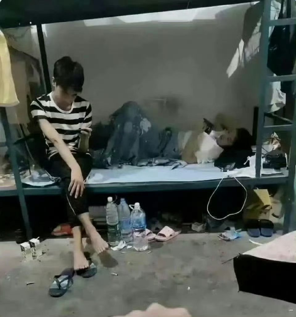 怎么劝我舍友别老带男朋友过来了⋯每次都很尴尬啊​​​