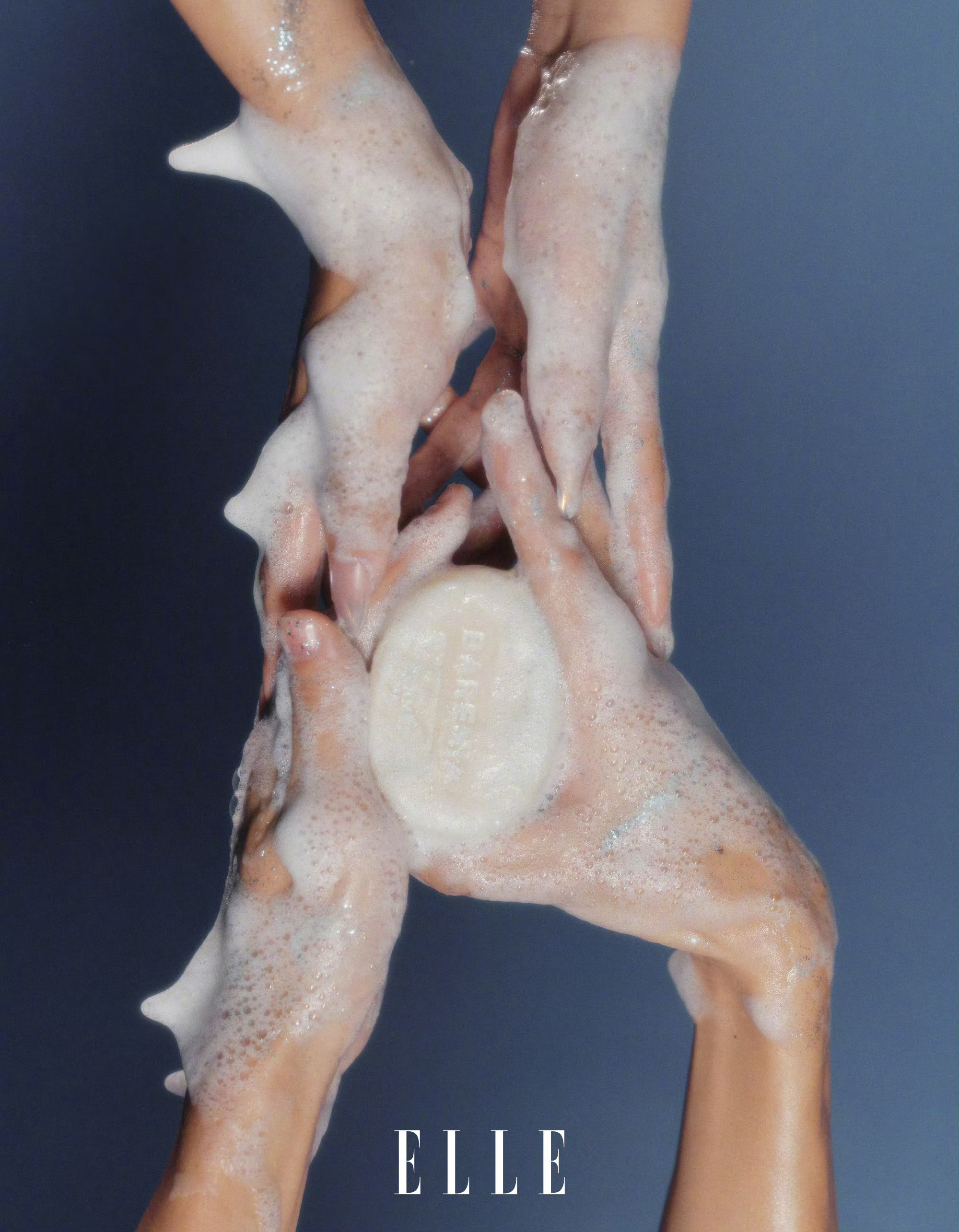 爱是纠结的，若即若离的，如蝴蝶结般美丽缠绕摄影：WinTam化妆：Lucas