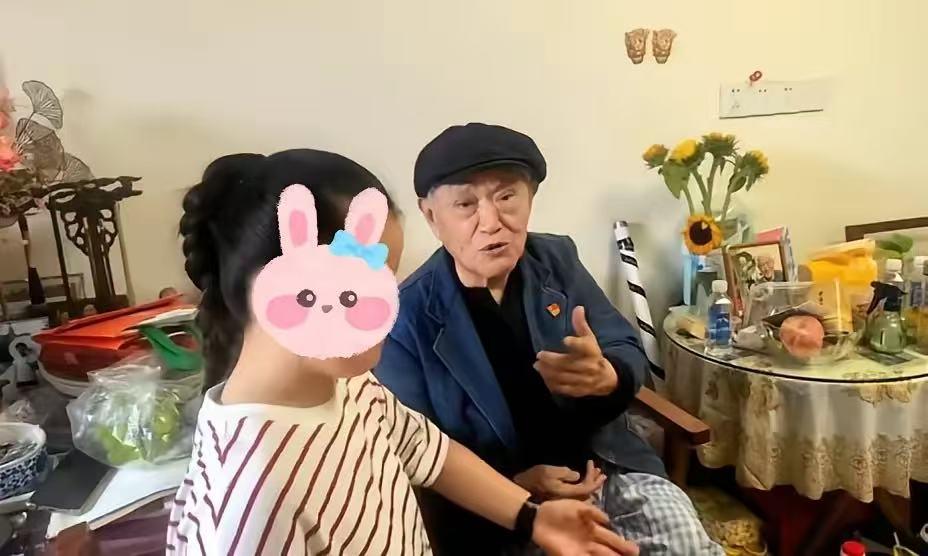 牛犇在儿子王侃离世前两天，在家中接待了朋友！当天牛犇接待朋友时还在谈笑风生，
