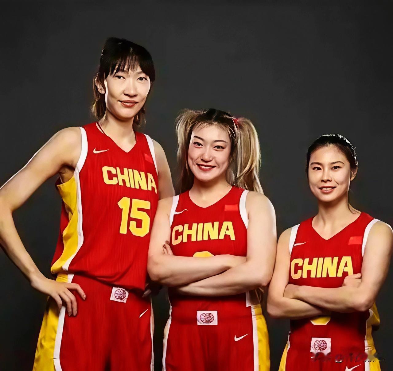 广东女篮今晚以74-68战胜四川夺冠，三个没想到！1.没想到，拥有“三巨头”李