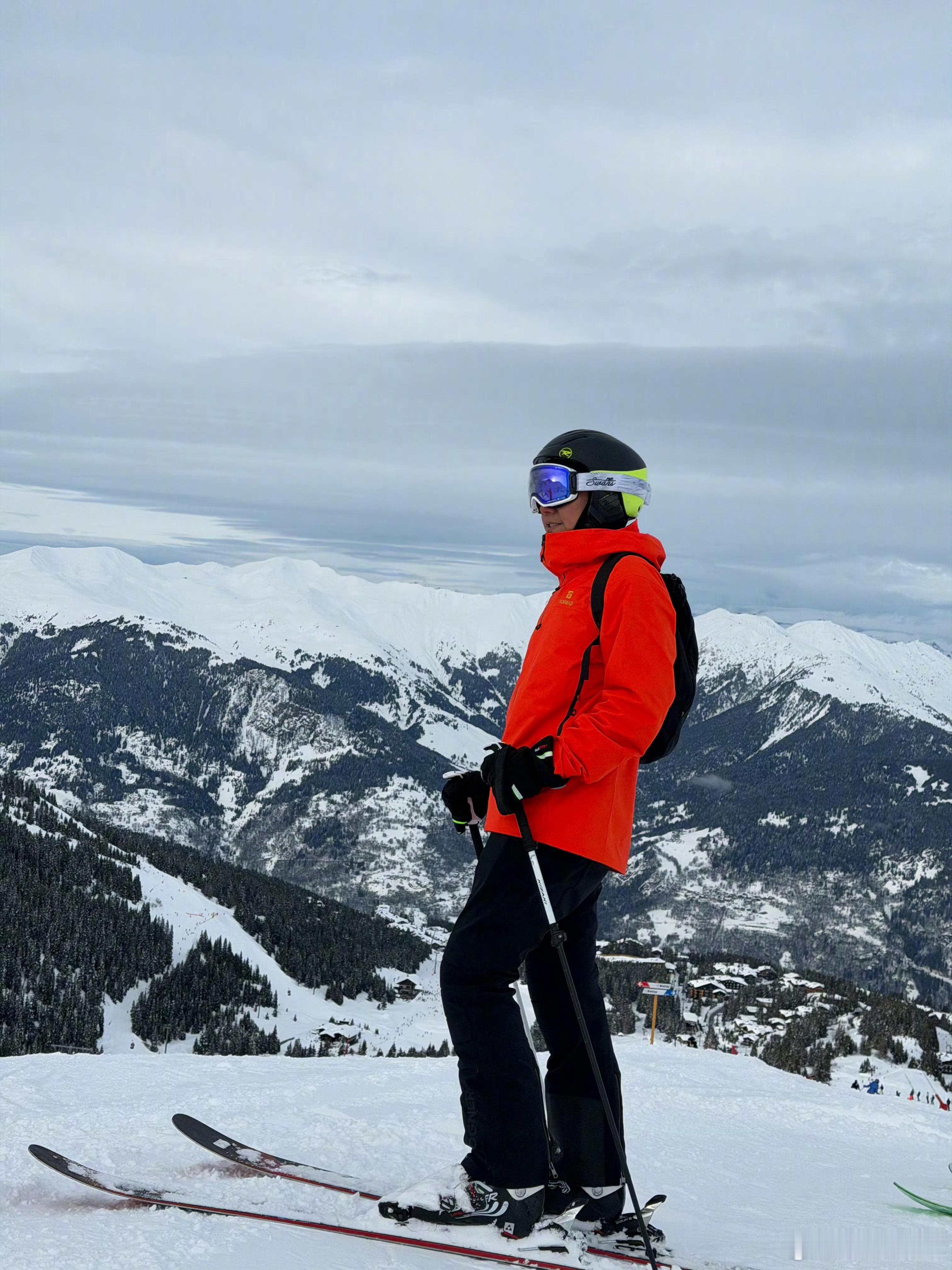 雷军假期滑了6天雪军军已经五十多了，连滑六天雪真有劲啊