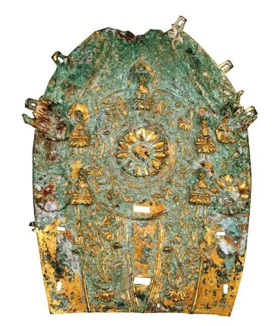 1984年，泰安一农民，挖出一18斤铜锈疙瘩，觉得没用，便送到博物馆，谁知工作人