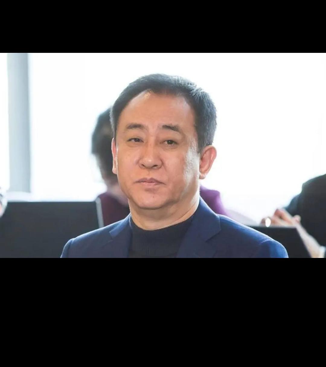 这个曾经站在商界最顶端的男人终究还是从高楼跌到了低谷盖了一辈子的楼房，老了