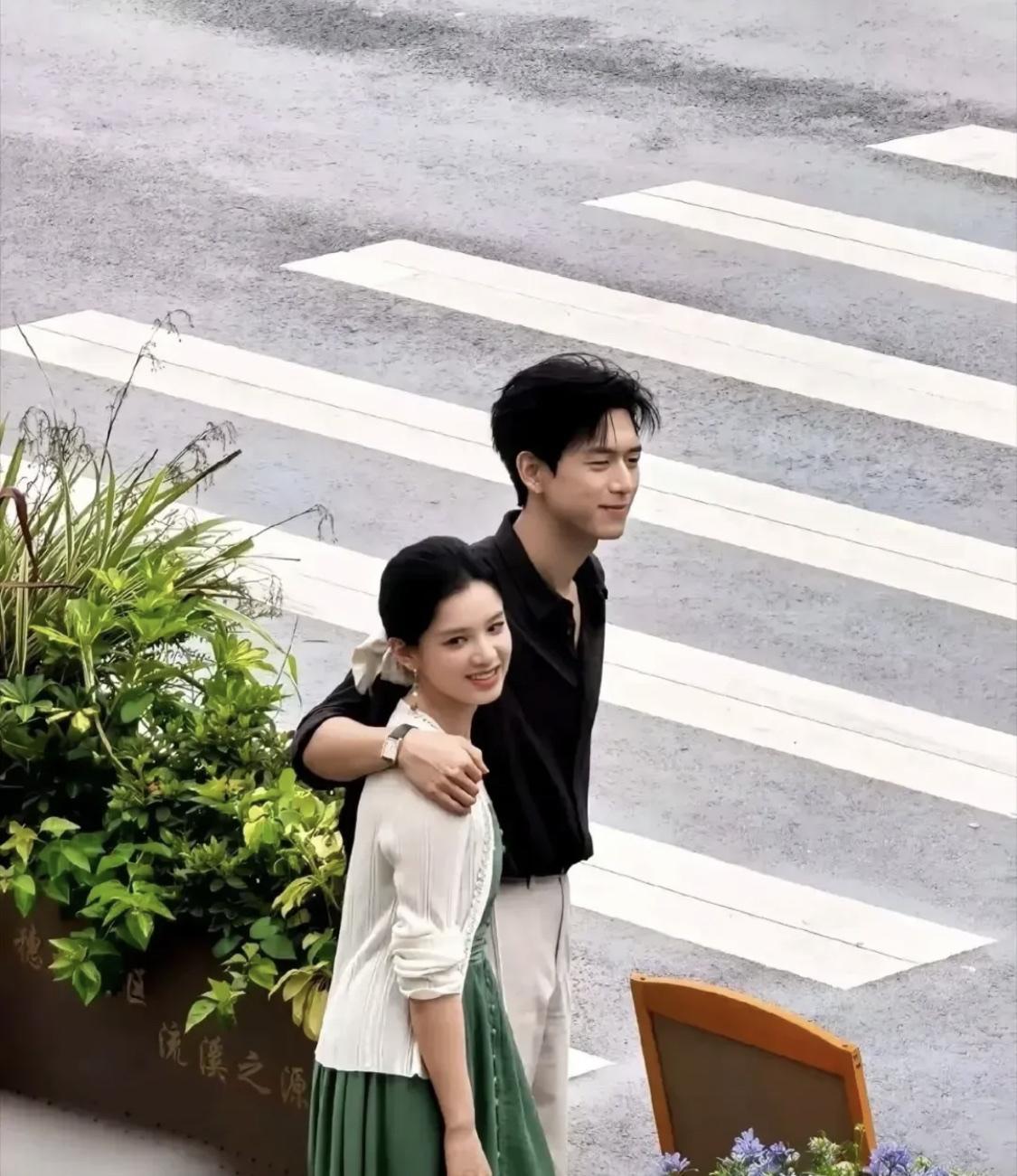 如果他俩官宣的话，估计全网都会瘫痪吧