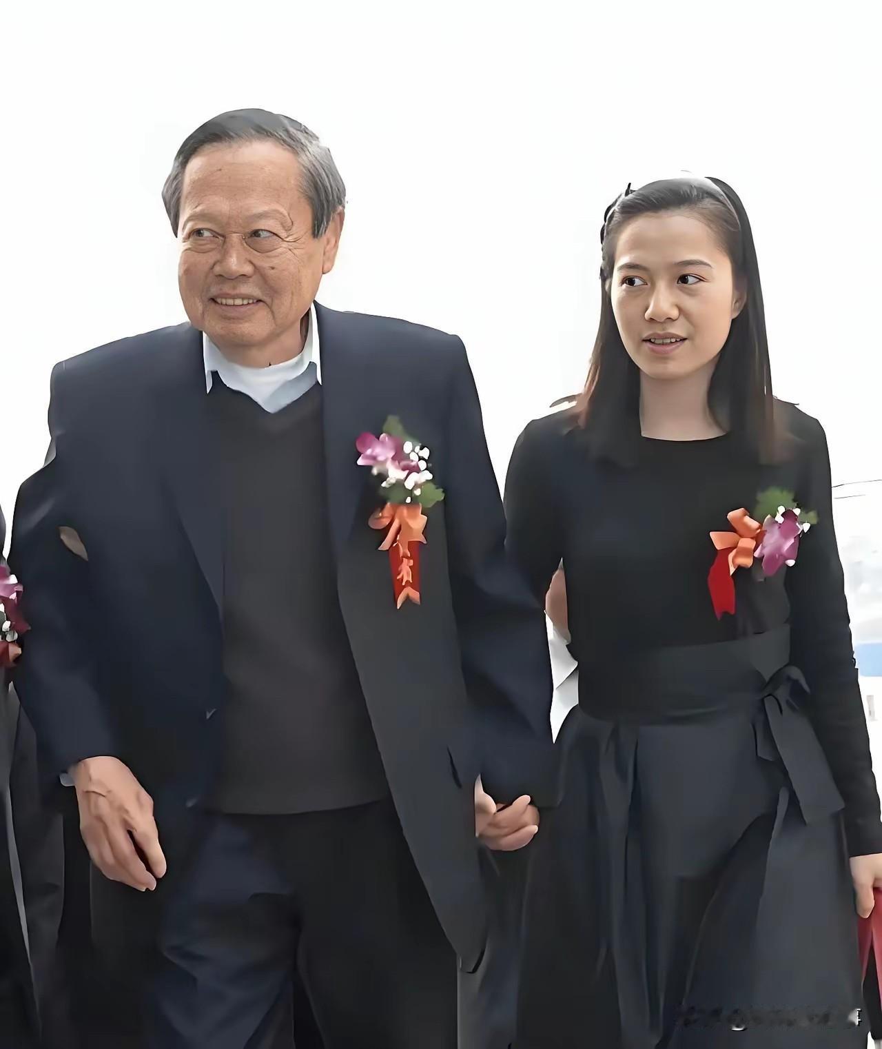 莫言说婚姻是场合作底层求续香火中层找个帮手高层选位战友这么看,杨先生和翁