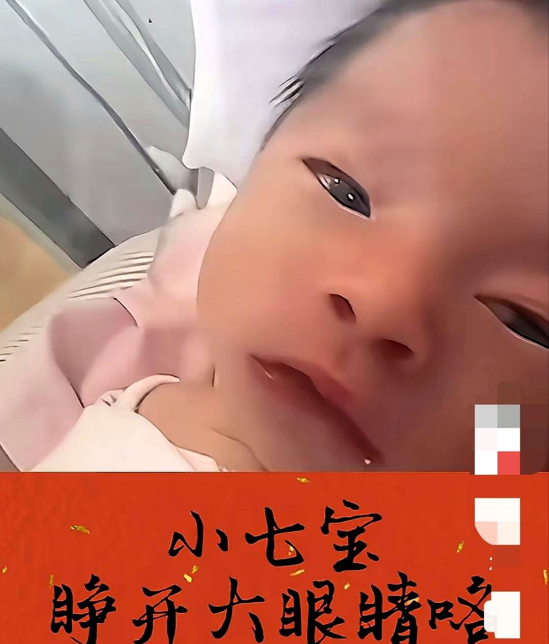 嘴大吃四方，这话在张兰家的小孙子身上算是应验了！小家伙终于睁开眼睛看世界啦，那