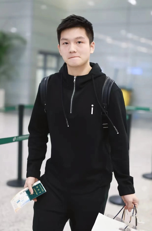 给单身姐妹提个醒，找男友可别找樊振东这样的。倒不是因为他是世界冠军，而是他做啥决
