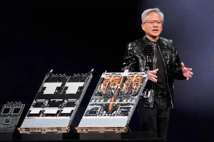 英伟达联合六家全球资本机构，计划调动5000亿美元资金投入AI工厂建设，