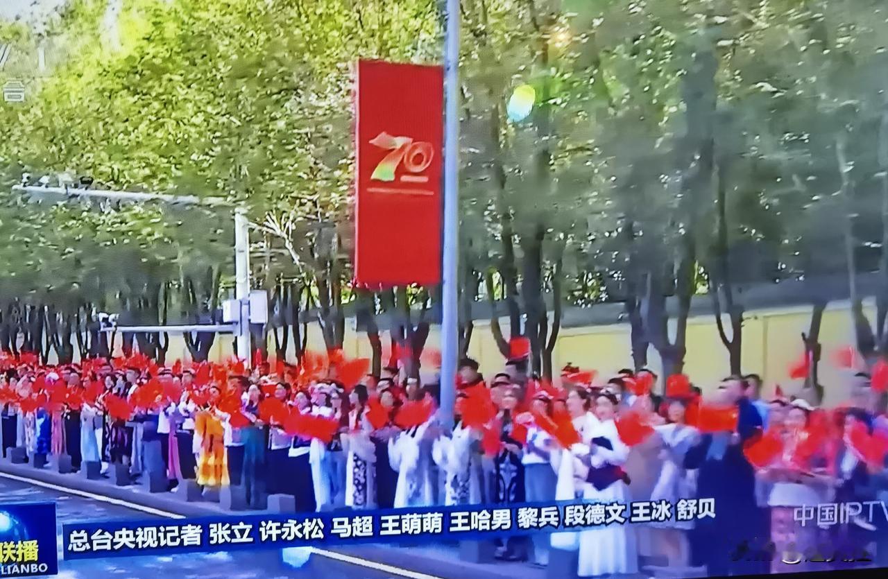 新疆维吾尔自治区迎来七十周年纪念庆祝大典，与前不久西藏自治区成立六十周年庆典，都