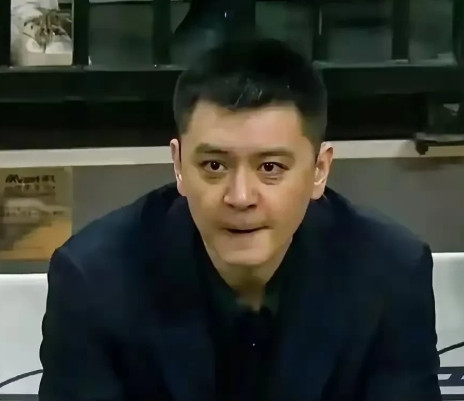辽篮兵败如山倒！杨鸣你会指挥吗？第一节打的好好的，把状态最好的威尔斯和赵继伟换下