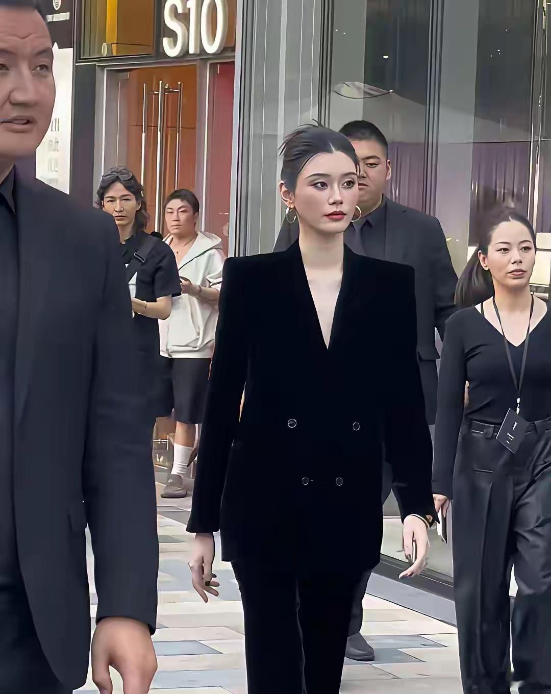 原来黑色和黑色真的是有区别的，一个是普通人的黑色，一个是有钱人的黑色😰