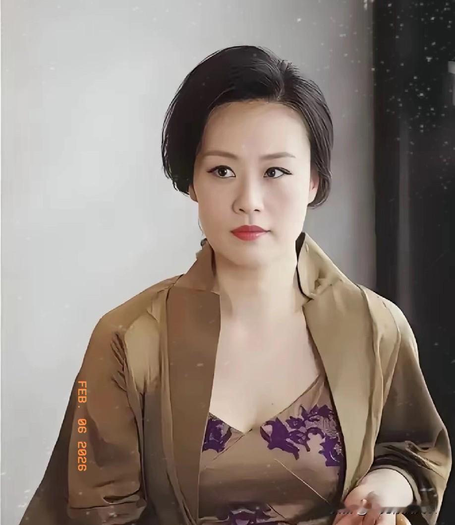 邬君梅的现状，给所有人上了一课。你可以晩婚，也可以不结婚，到千万不能没有