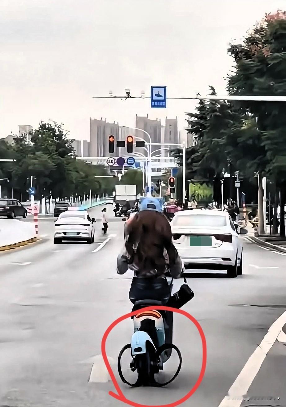 共享电动车心声:今天这个班是非上不可吗？[捂脸哭]