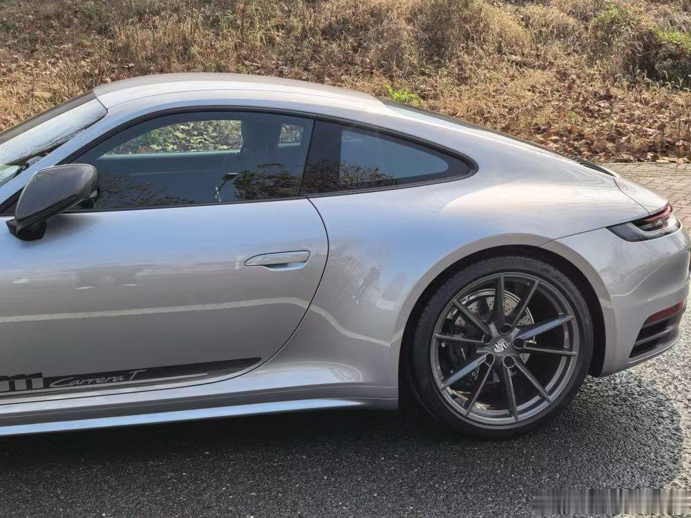 保时捷911CarreraT手动版，GT银/黑内，24年，6000公里