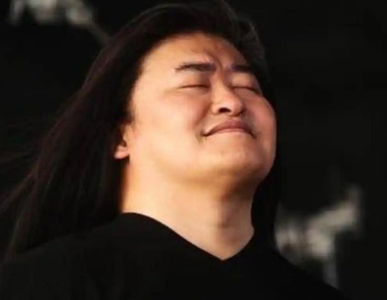 刘欢发胖真不怪中年发福，卢璐一句话揭开真相：坐月子那堆营养品全让他吃了，女儿