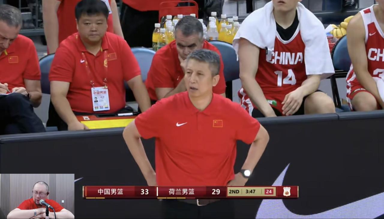 看了中国男篮，与荷兰杂牌国家队的热身赛的上半场，给我的感觉就是郭指导在瞎指挥，另
