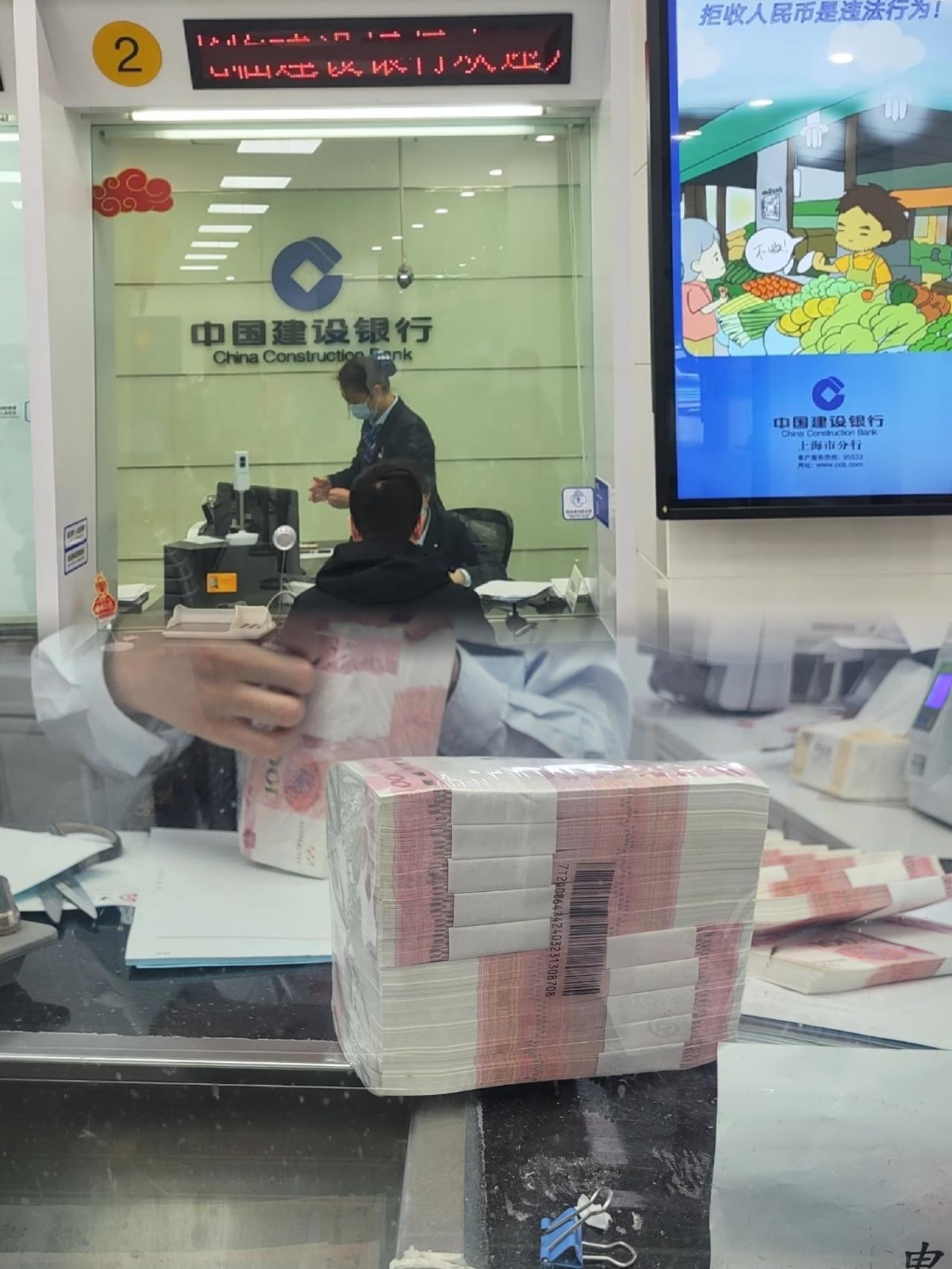 当前银行利息低得让人发愁不过昨天我去建行，竟挖到个“宝藏”消息！年底为完成揽