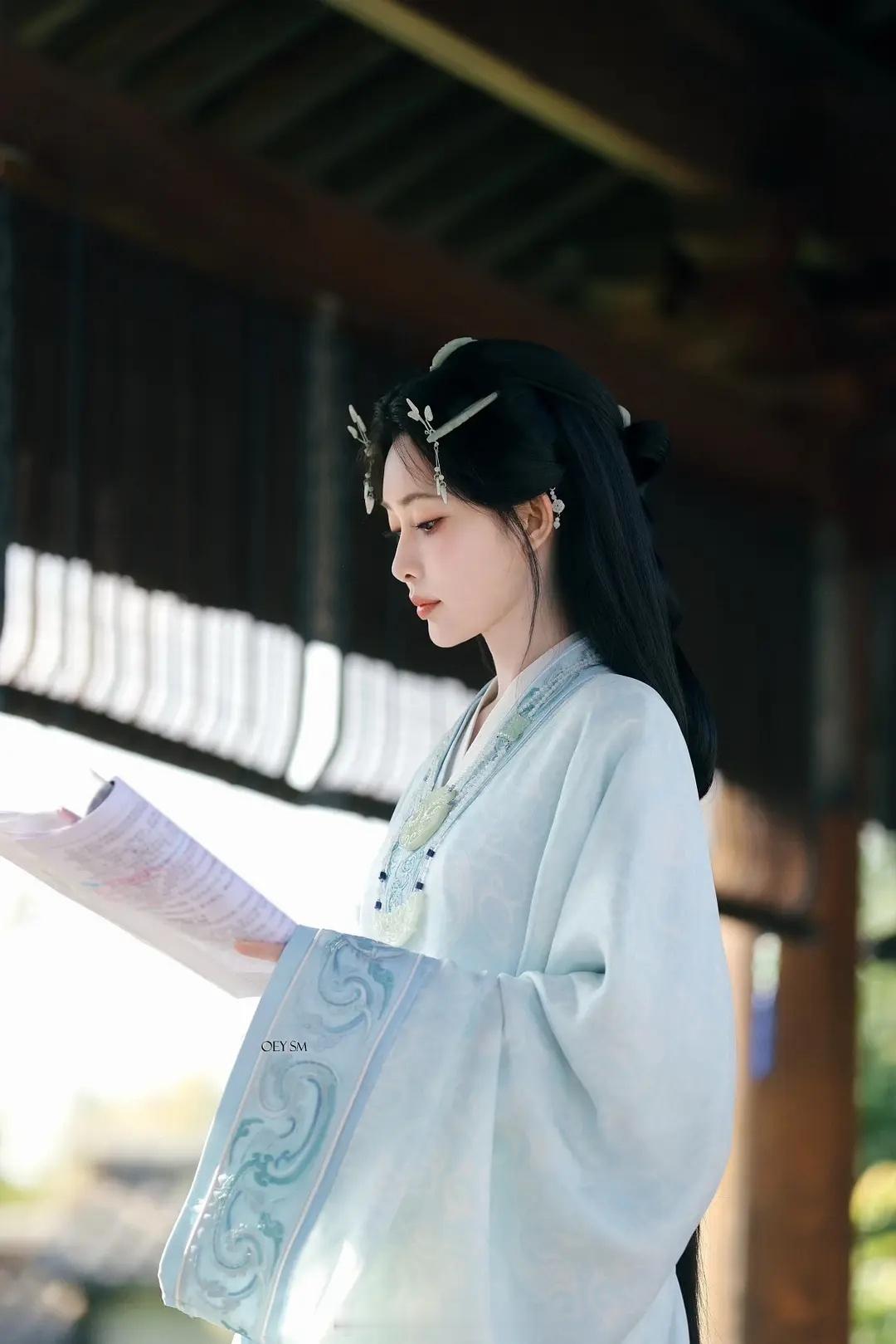 孟子义将门首次外景，精修vs生图，大家觉得怎么样？