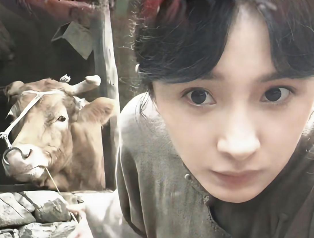 杨幂现在的状态和18年前差别不大，而当年和杨幂演同龄人的艾东，如今在生万物中饰