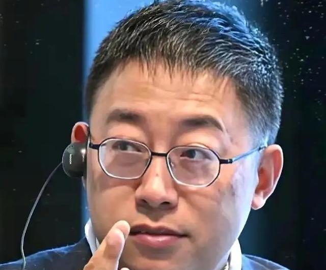 他们真正怕的是中国赢！沈逸点破：精英们把子女和存款都押在美国，一旦中国科技追上，