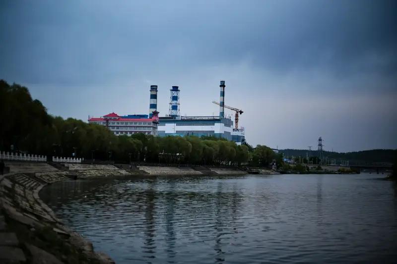 去年朋友在3.6上车华电辽，眼看着涨到4块多，心里那点贪念的念头。结果呢？没按他