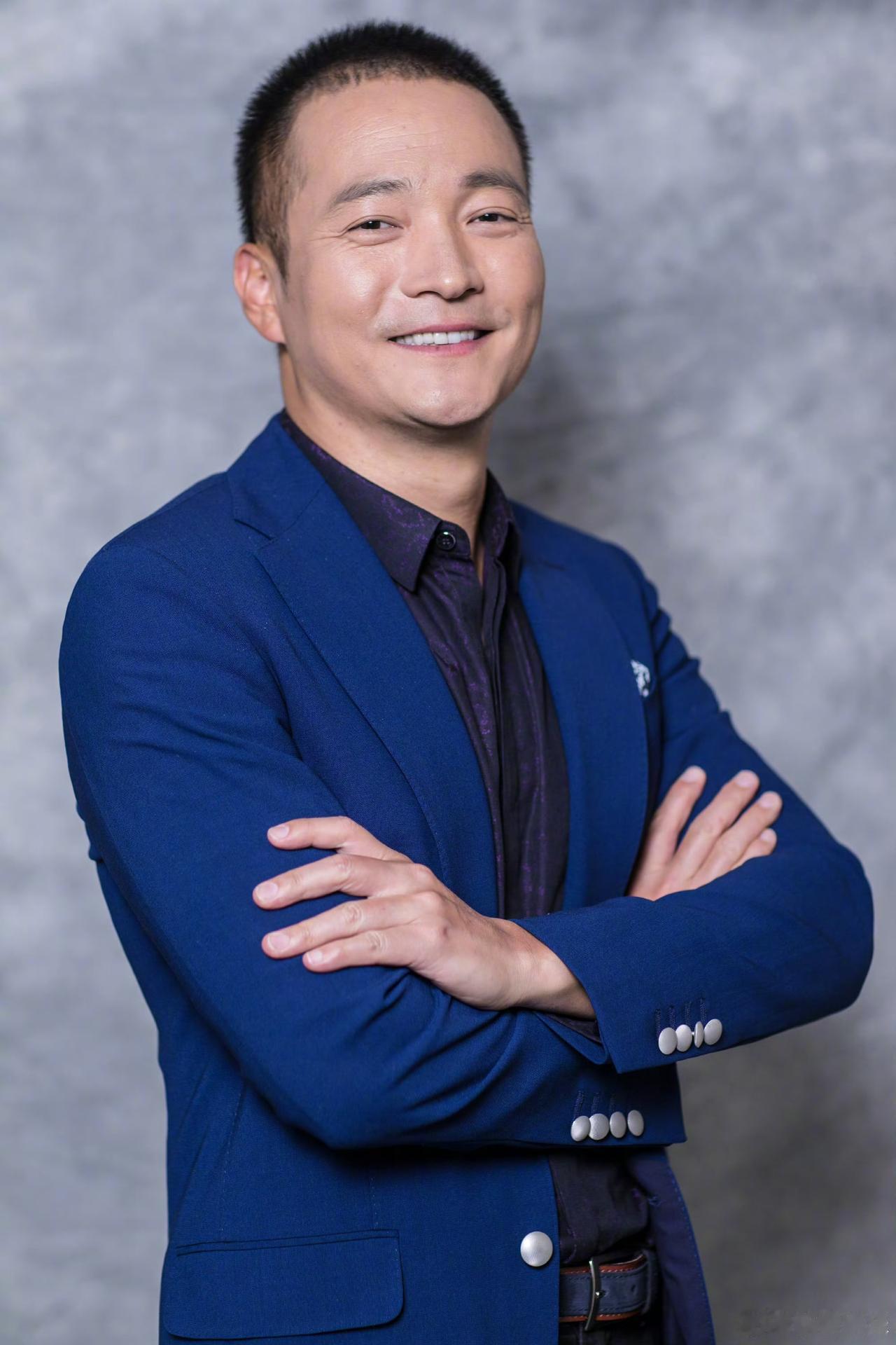 毁三观，夫妻俩各玩各的，昨天共同好友爆史林子出轨，今天喻恩泰又被爆出轨律师！