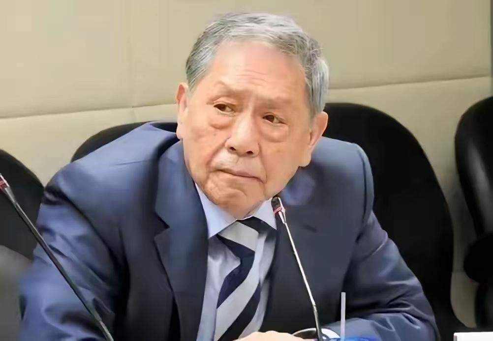 台湾退役中将帅化民说：5月2日，在所有人都不知情的情况下，赖清德偷偷钻进斯维